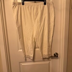 Ivory Capri Leggings w/ Lace Hem